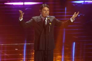 l'artista Sal Da Vinci sul palco del Festival di Sanremo 2026