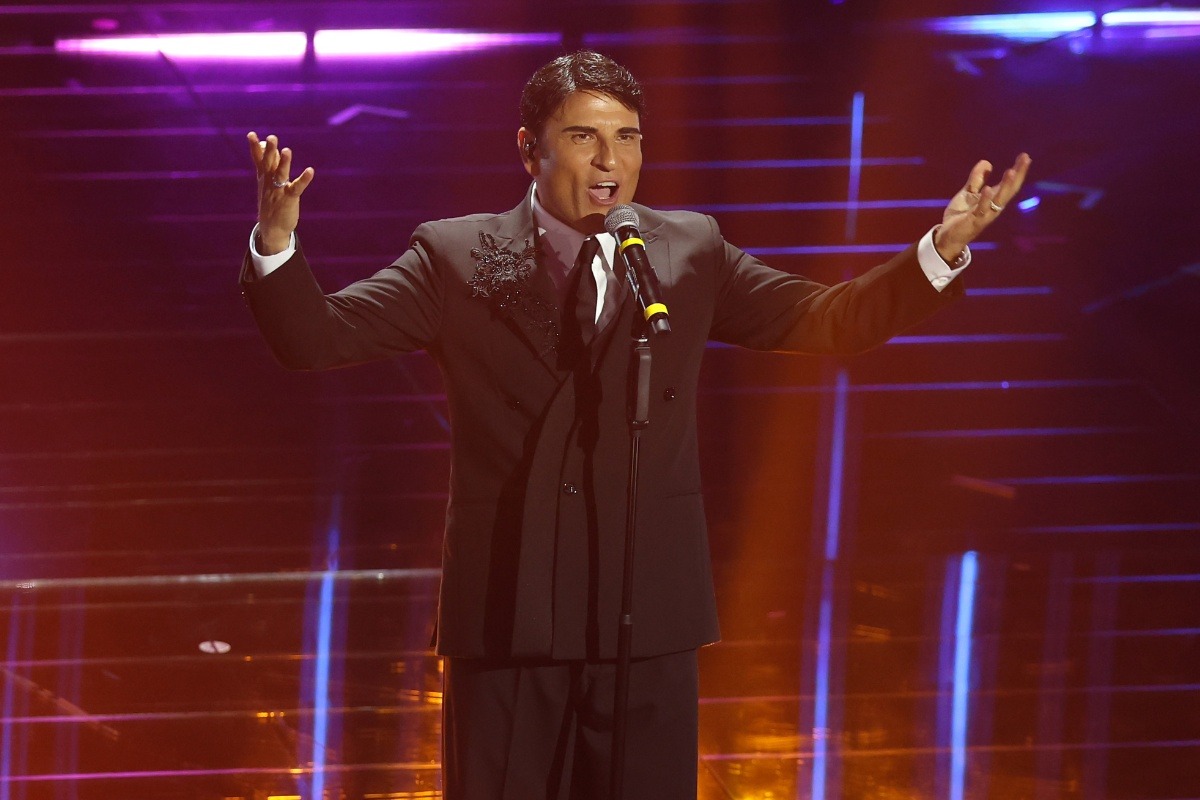 l'artista Sal Da Vinci sul palco del Festival di Sanremo 2026