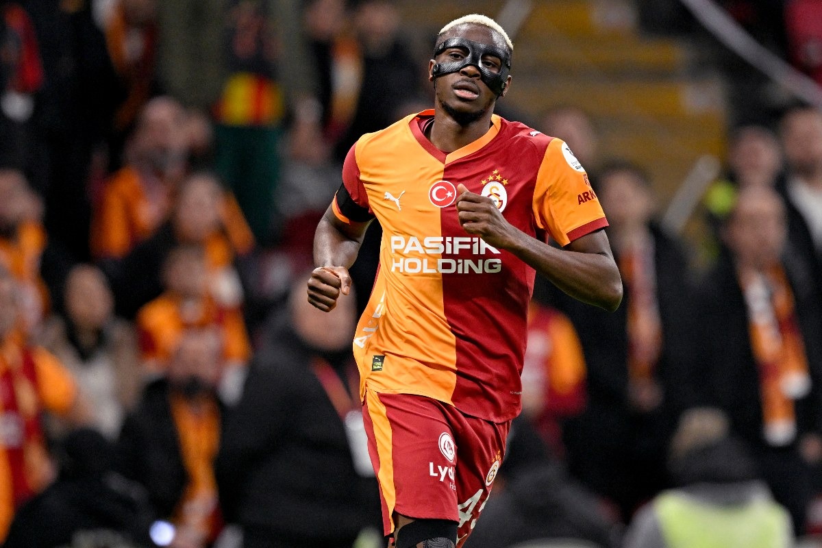 l'attaccante Victor Osimhen con la maglia del Galatasaray
