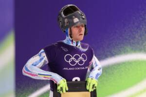 l'atleta ucraino Vladyslav Heraskevych con il casco speciale a Milano-Cortina 2026