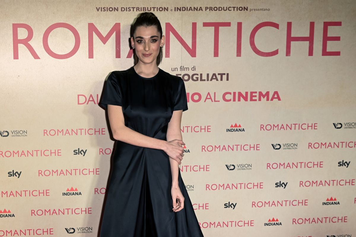 Pilar Fogliati con un abito nero alla premier di "Romantiche"