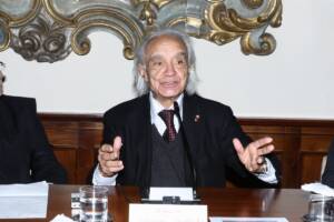 lo scienziato Antonino Zichichi durante un evento