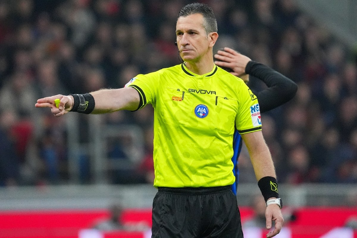 l'arbitro Daniele Doveri durante il derby Milan-Inter