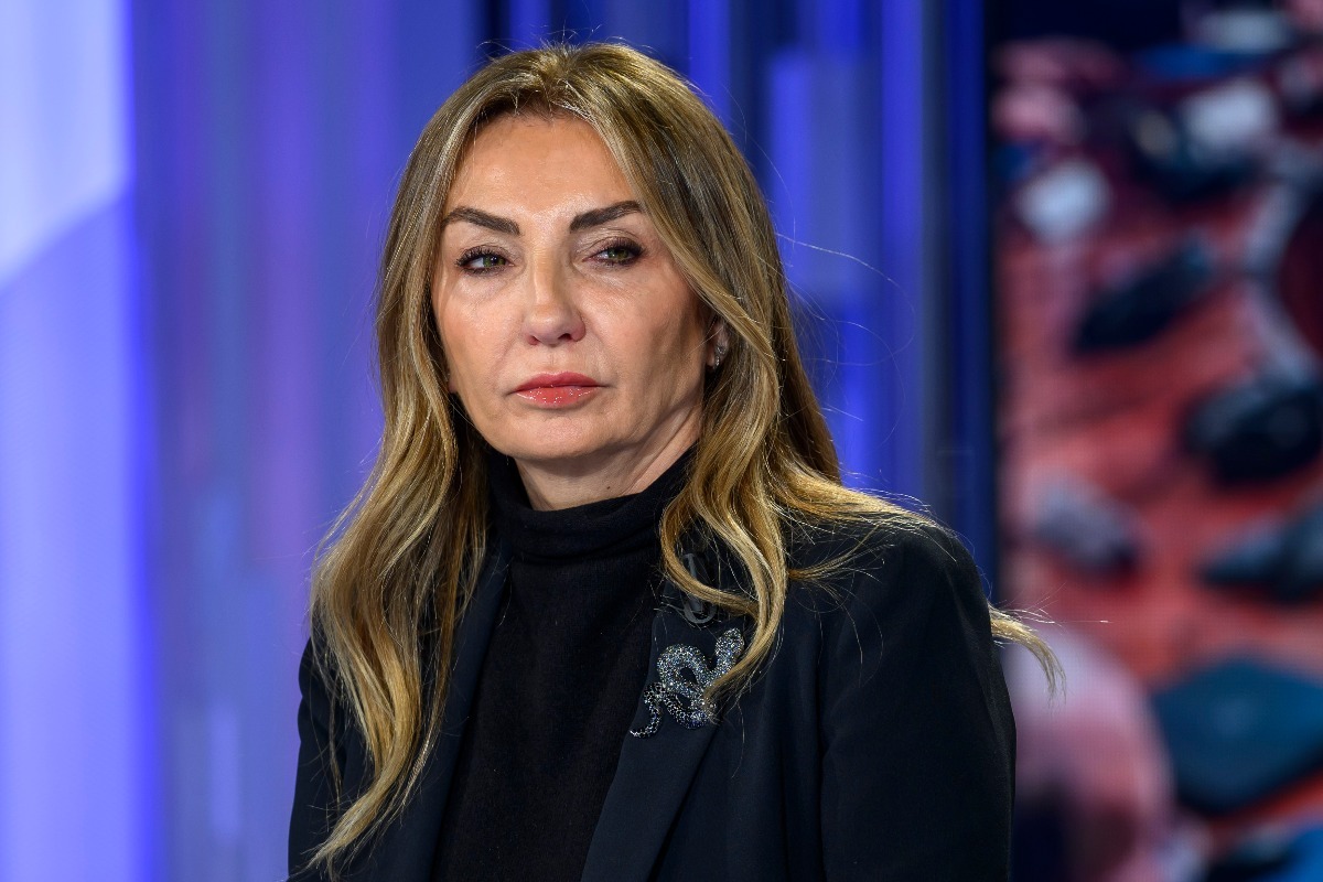 Un primo piano di Alessandra Ghisleri in una trasmissione tv