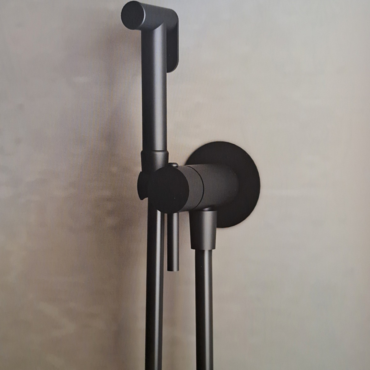 Doccetta bidet in finitura nera opaca.