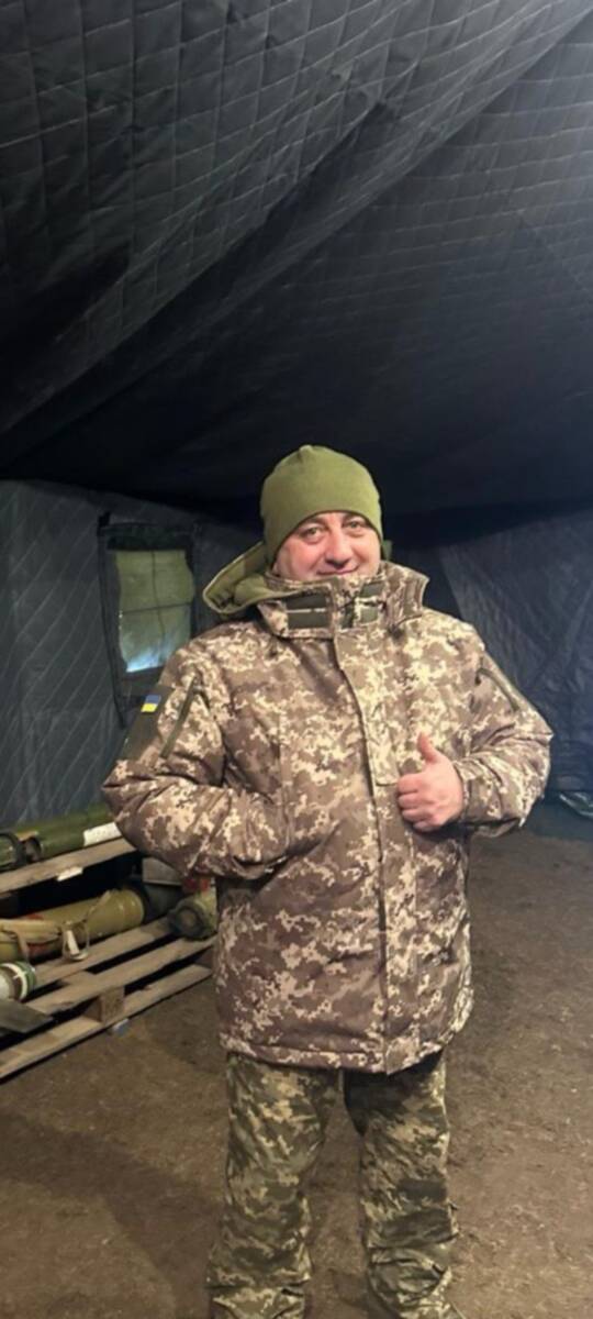 Zinoviy Svereda in divisa da soldato in Ucraina