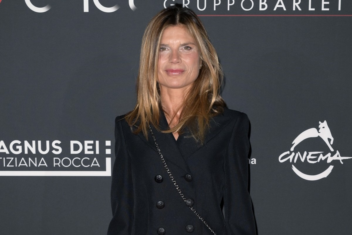 la politica Laura Ravetto con un abito nero