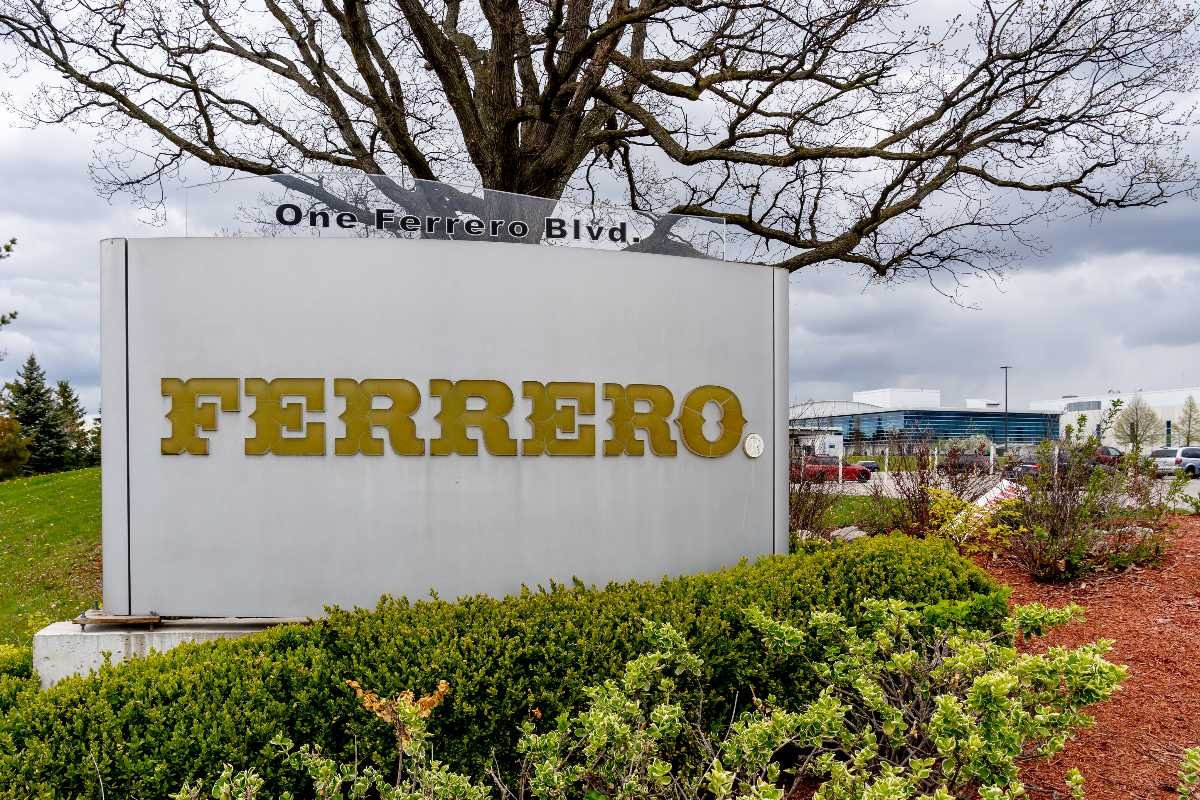 logo Ferrero in una sede in Canada