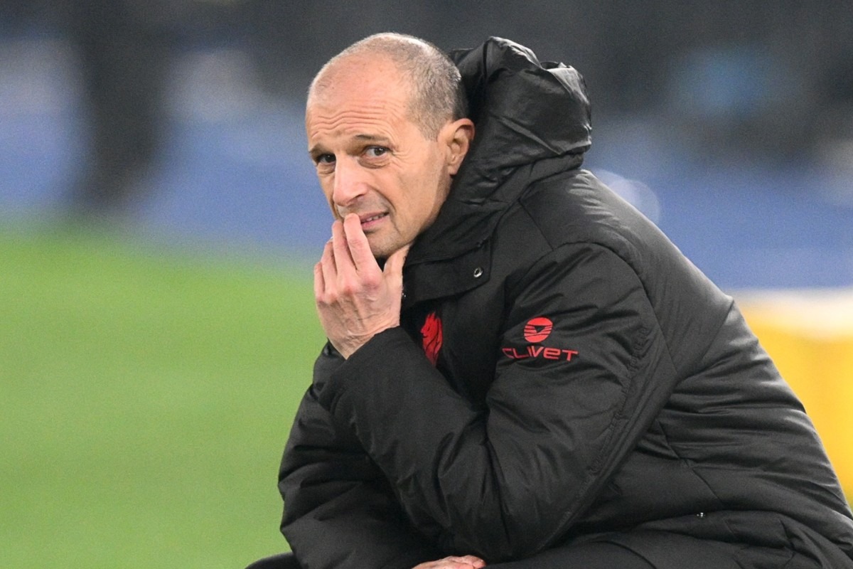 l'allenatore del Milan Massimiliano Allegri pensieroso a bordocampo