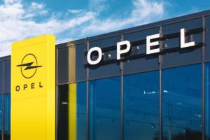 logo dell'azienda automobilistica Opel