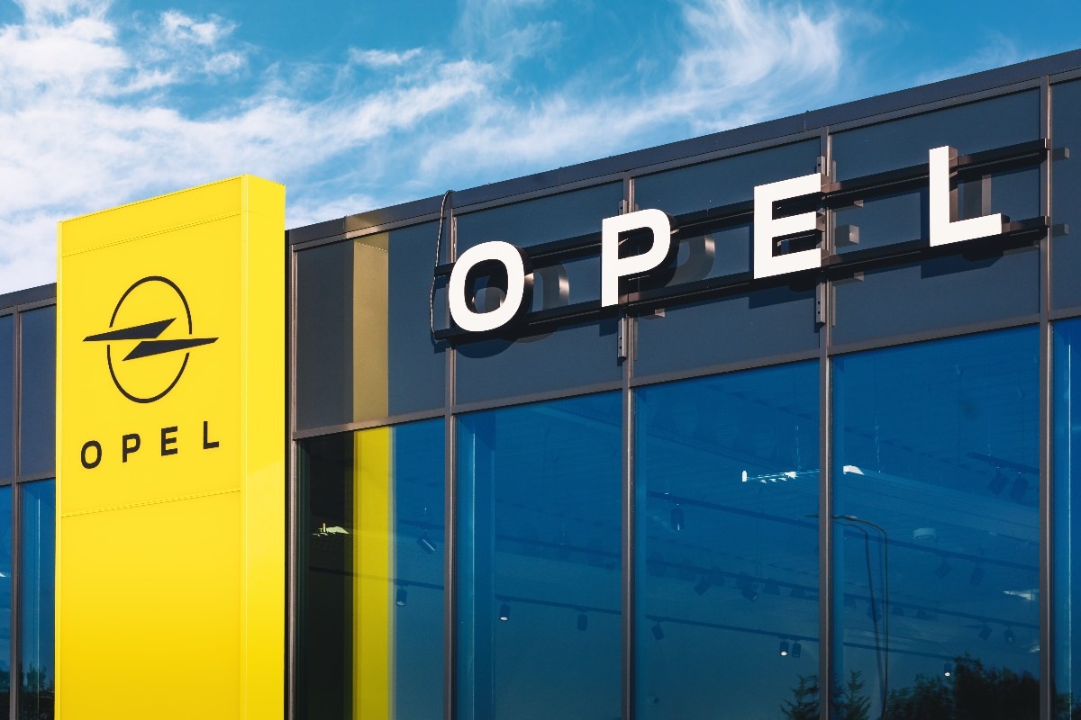 logo dell'azienda automobilistica Opel
