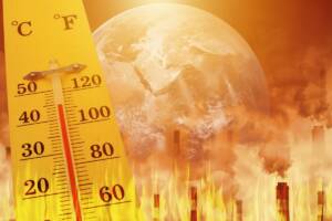 termometro che segna caldo e temperature elevate