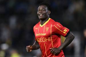 l'attaccante del Lecce Lameck Banda durante una partita di Serie A