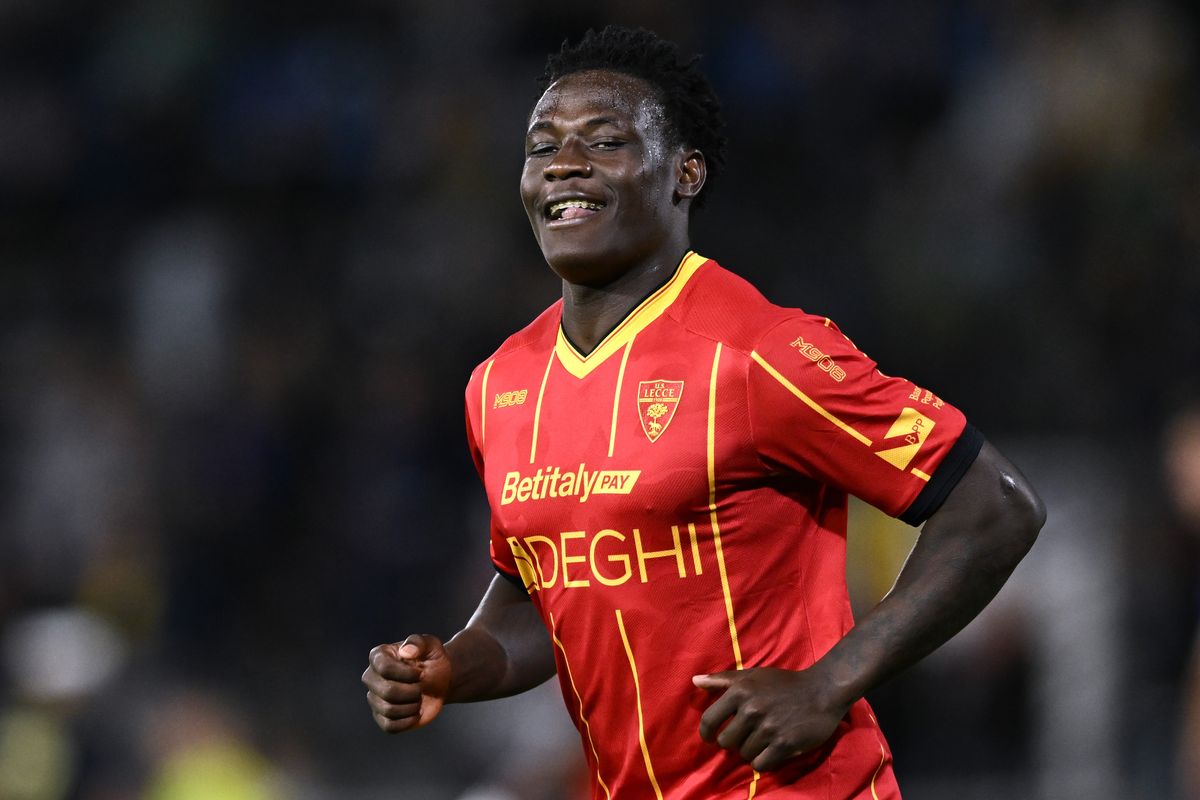 l'attaccante del Lecce Lameck Banda durante una partita di Serie A