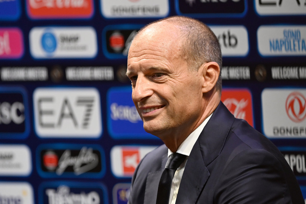 Massimiliano Allegri in conferenza stampa per presentarsi come nuovo allenatore del Napoli