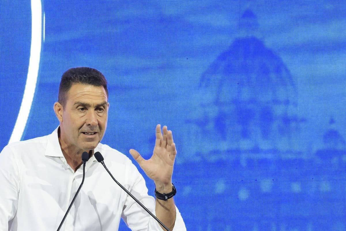 Roberto Vannacci parla all'evento di Futuro Nazionale a Roma