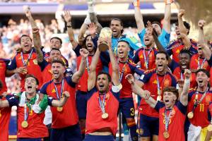 la Spagna vince il Mondiale 2026 e alza la Coppa con le medaglie