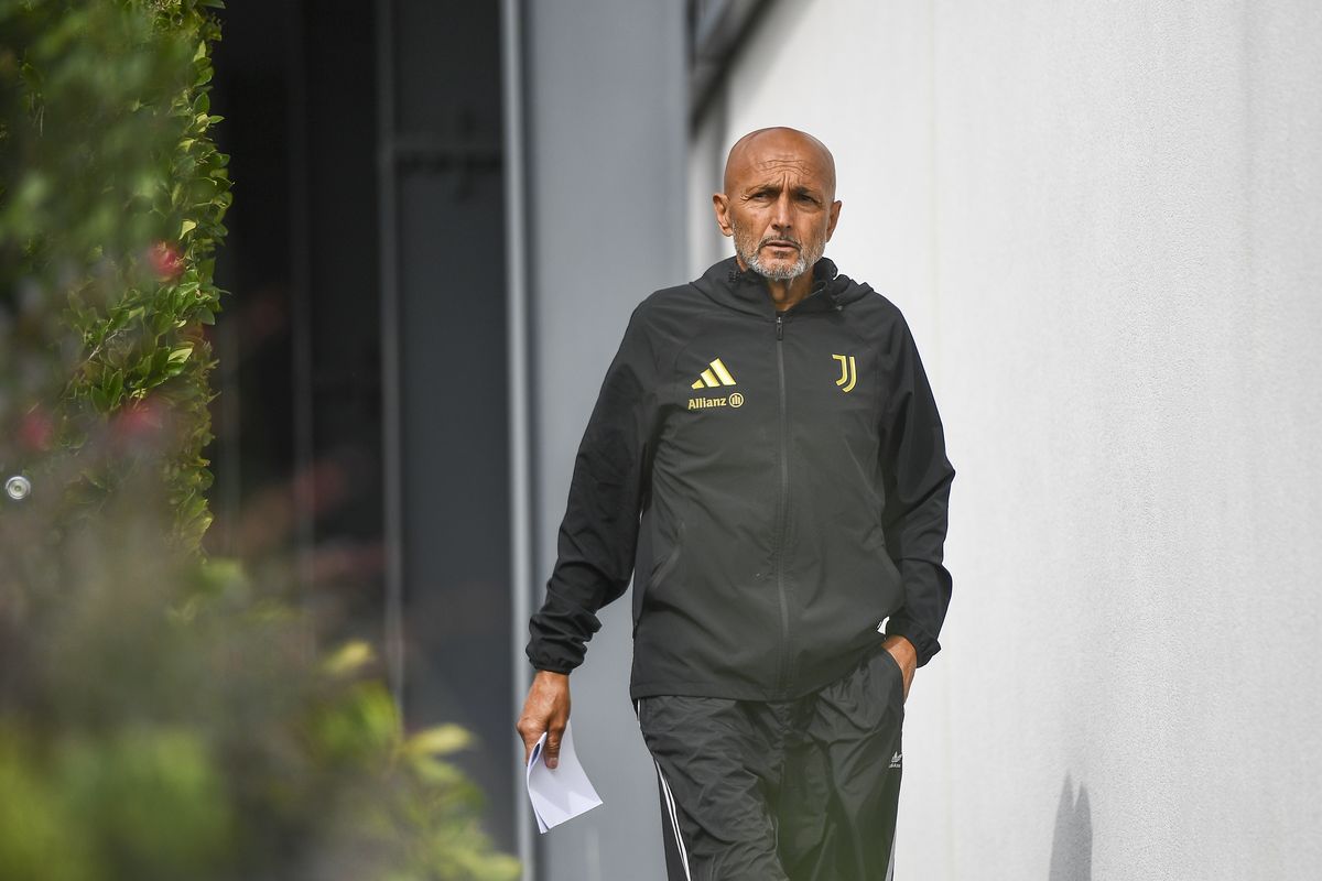 l'allenatore della Juventus Luciano Spalletti durante una seduta di allenamento a Torino