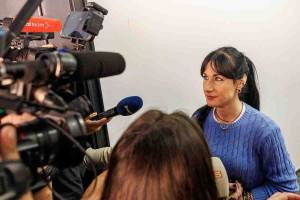 l'avvocato Angela Taccia parla con i giornalisti presso il Laboratorio Genomica di Roma
