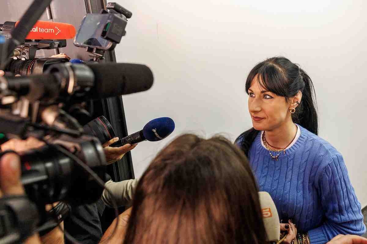 l'avvocato Angela Taccia parla con i giornalisti presso il Laboratorio Genomica di Roma