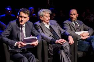 Massimo Lovati, ex avvocato di Andrea Sempio, seduto con alcuni colleghi