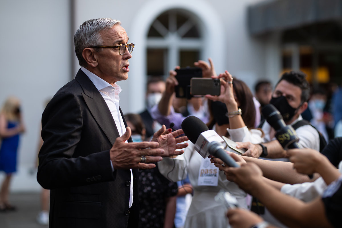 lo chef Bruno Barbieri parla con il pubblico