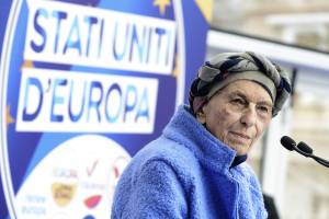 Emma Bonino con gli occhiali all'evento Stati Uniti d'Europa