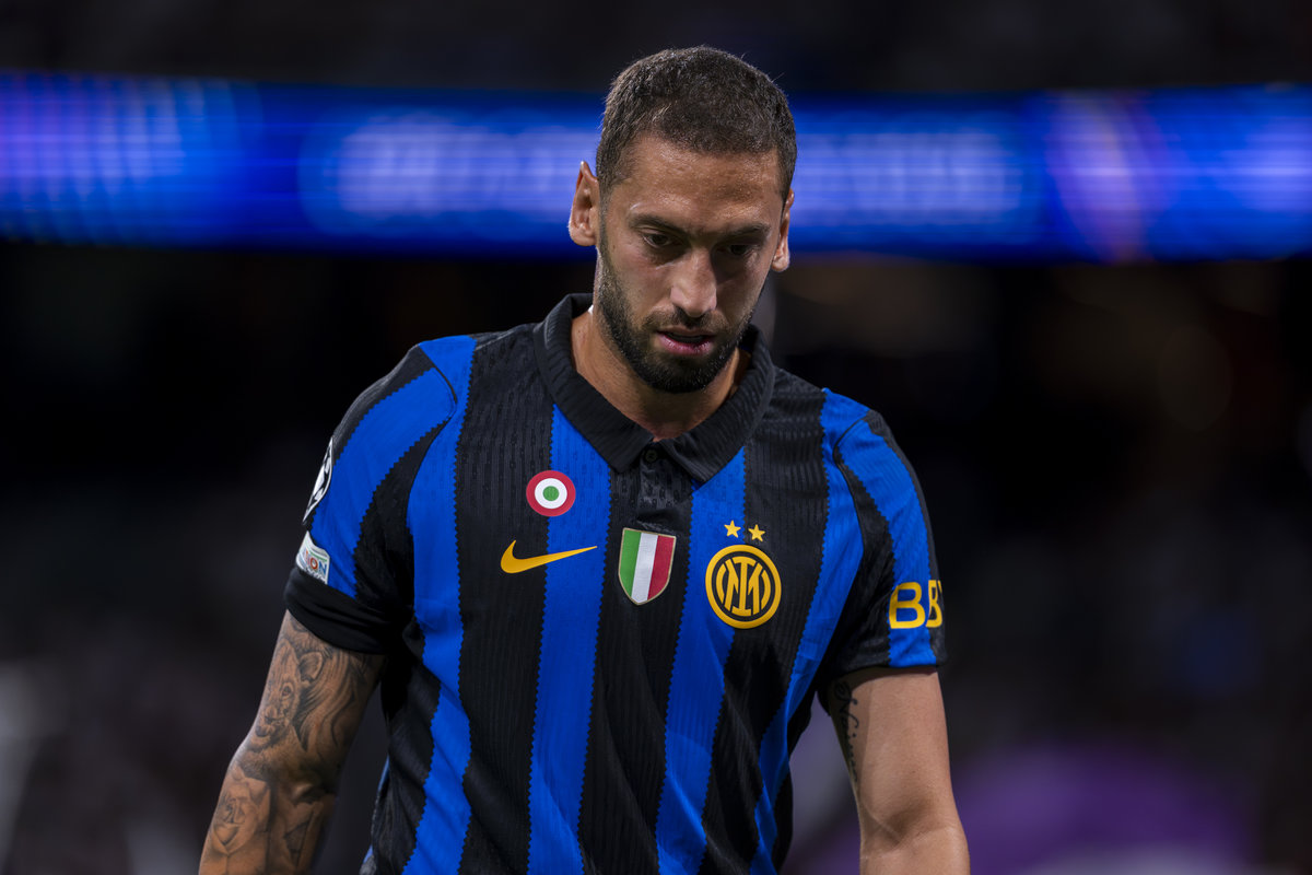 il centrocampista turco dell'Inter Hakan Calhanoglu