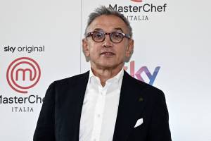 primo piano dello chef Bruno Barbieri pronto alla trasmissione Masterchef