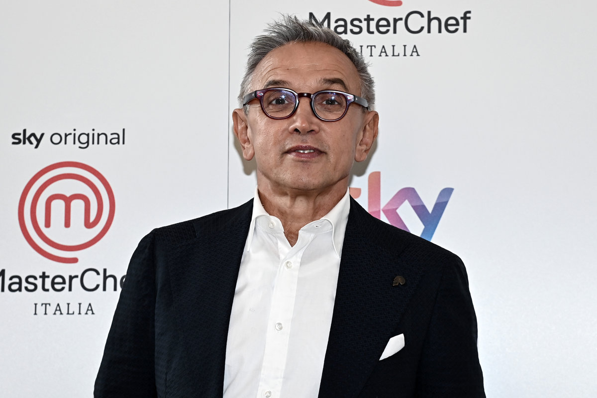 primo piano dello chef Bruno Barbieri pronto alla trasmissione Masterchef