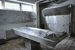 obitorio per autopsia del medico legale