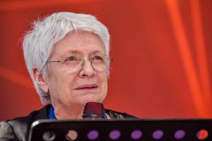 la giornalista Barbara Spinelli con gli occhiali