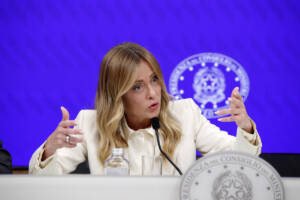 Giorgia Meloni nella conferenza stampa dopo il CdM a Palazzo Chigi a Roma